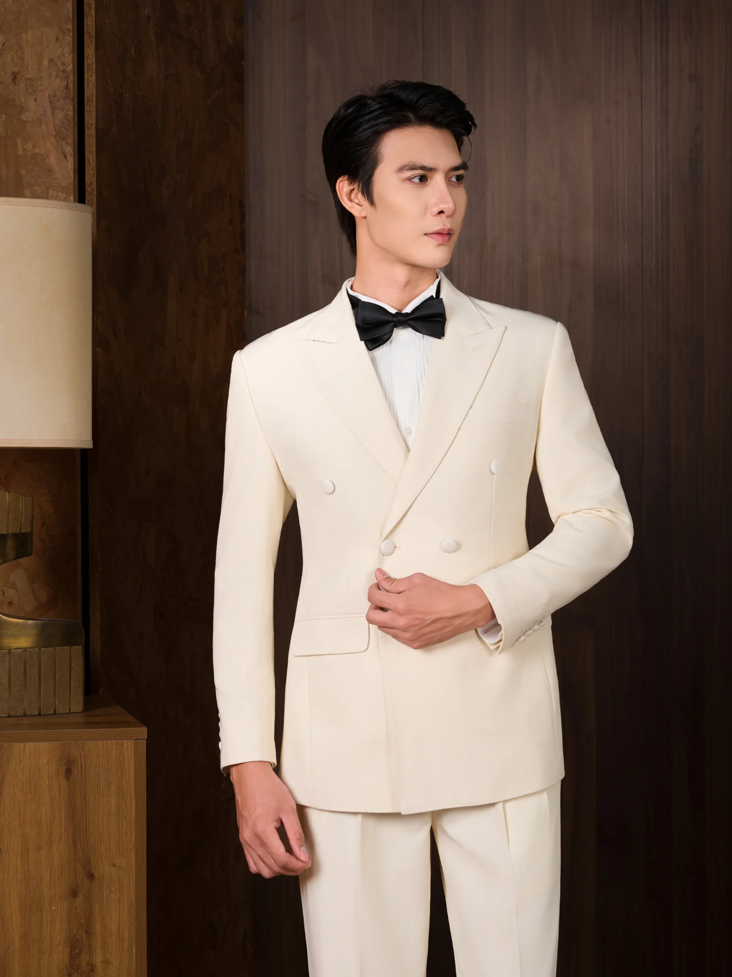 Suit Trắng Kem 2 Hàng Khuy