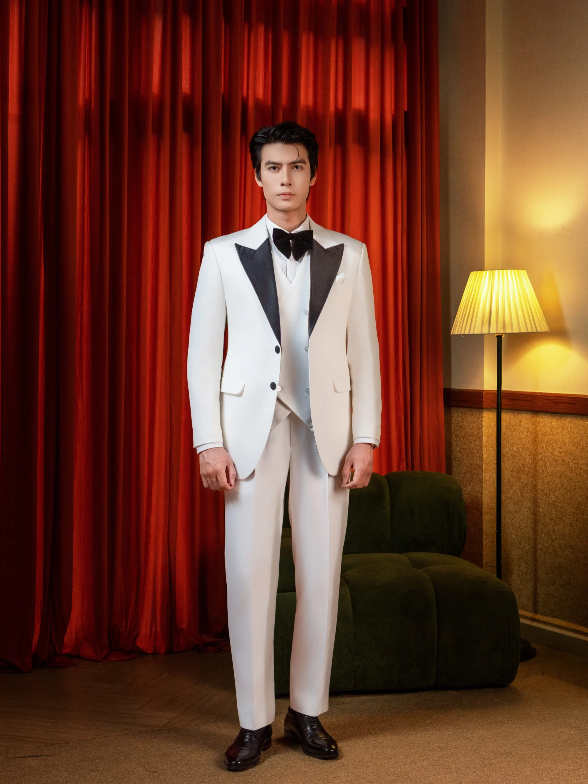 Tuxedo Ivory Phối Ve Satin Đen