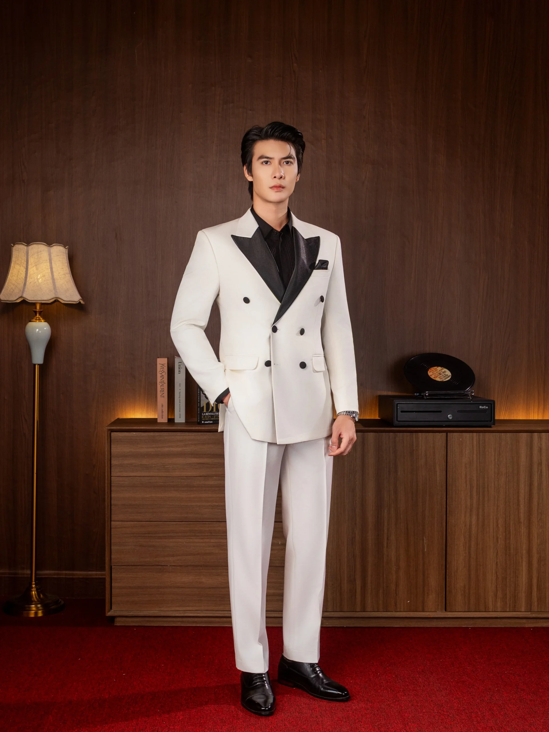 Tuxedo Ivory Double-Breasted Ve Satin Đen