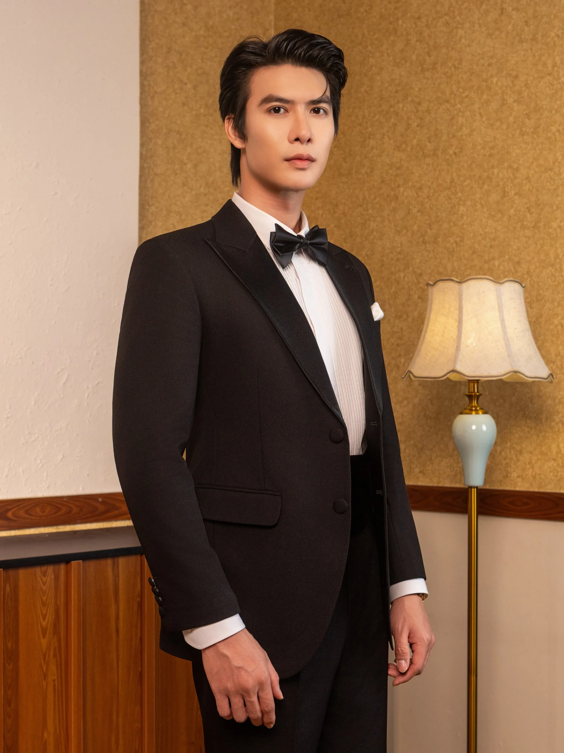 Tuxedo Đen 2 Khuy Ve Peak Lapel Satin