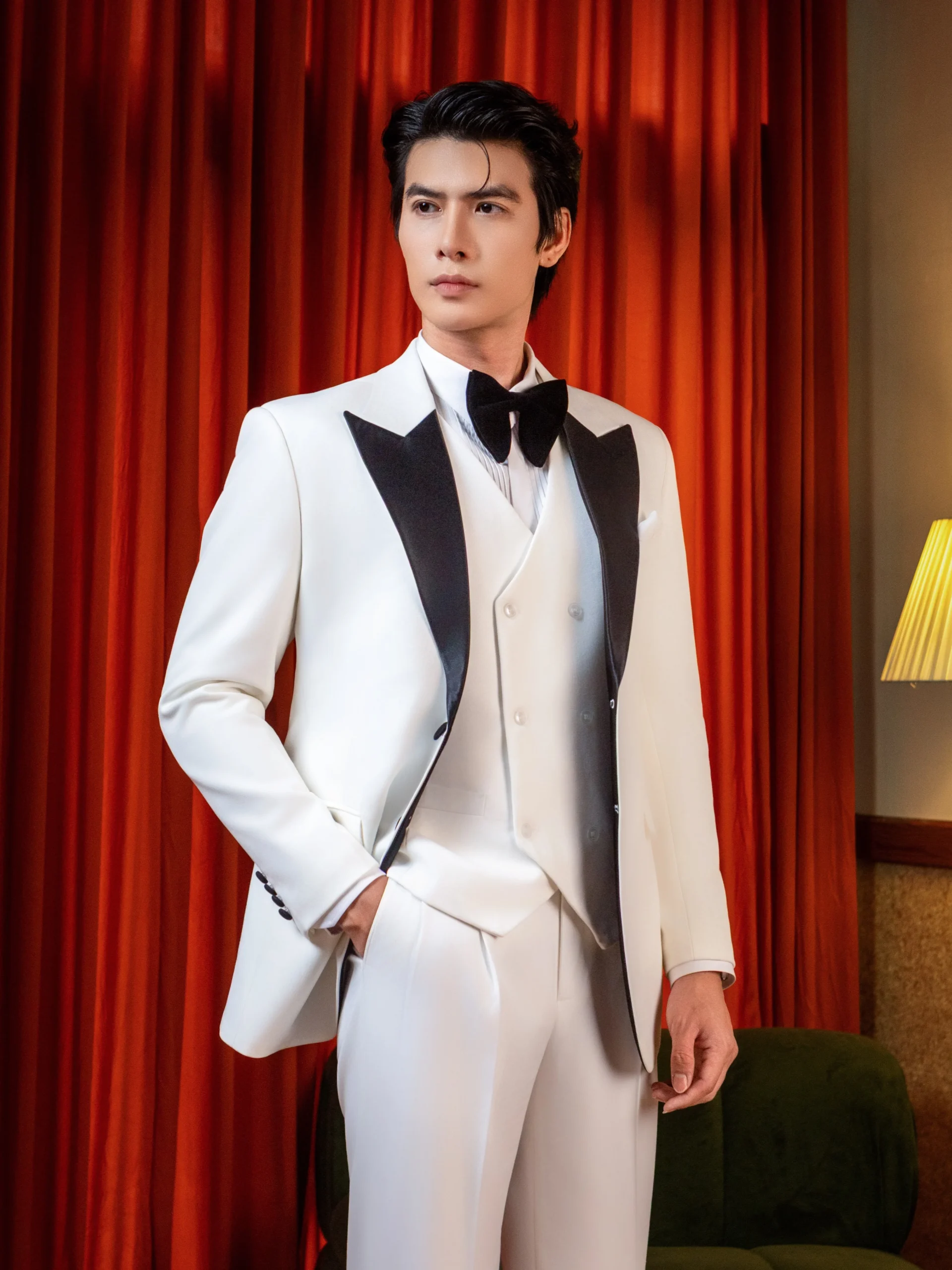 Tuxedo Ivory Phối Ve Satin Đen