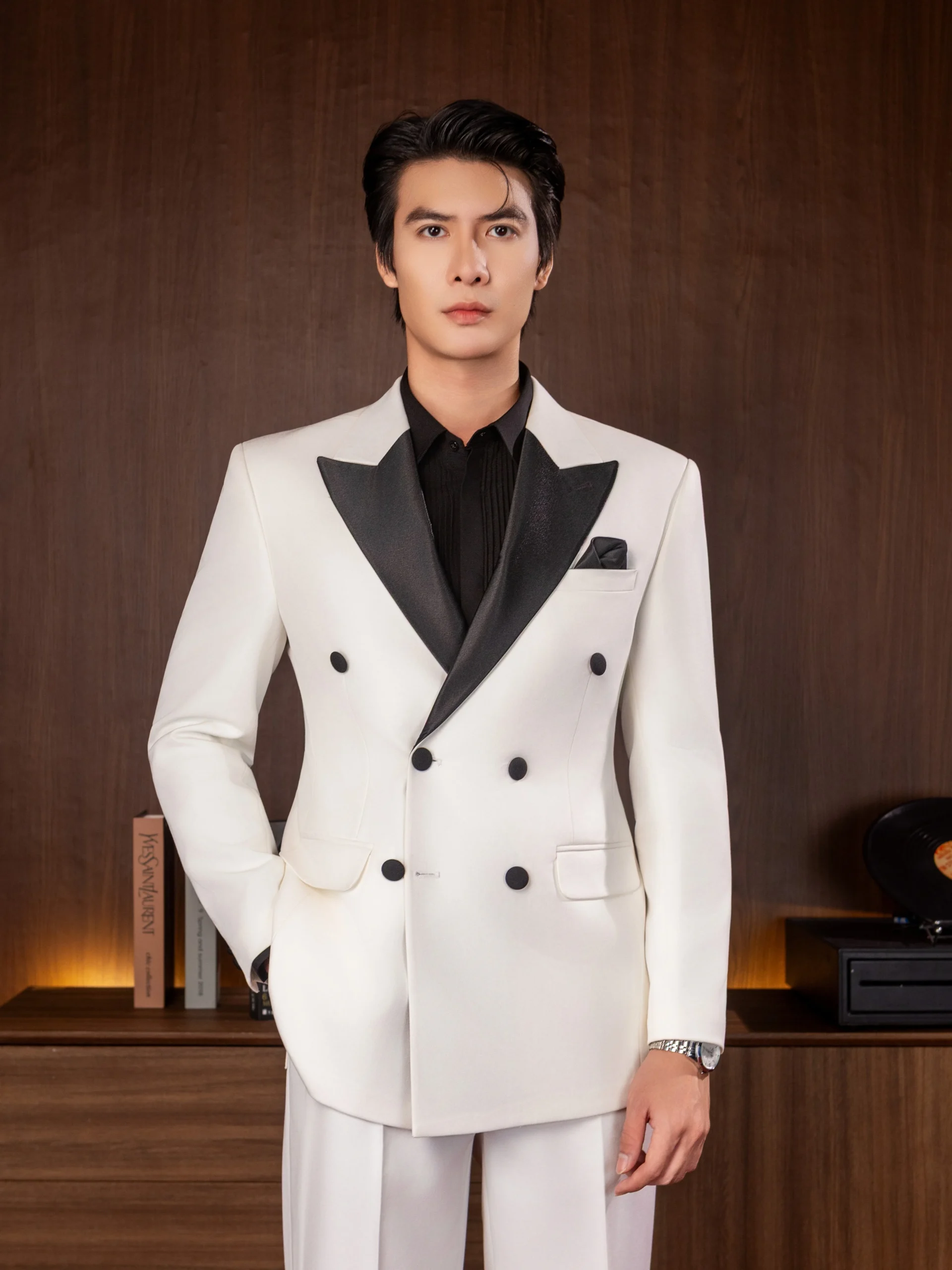 Tuxedo Ivory Double-Breasted Ve Satin Đen