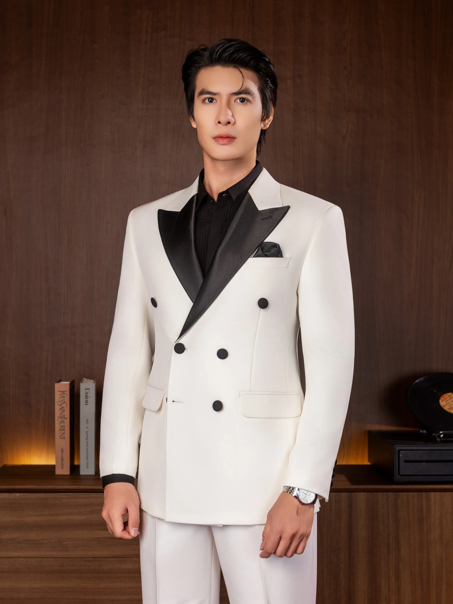 Tuxedo Ivory Double-Breasted Ve Satin Đen