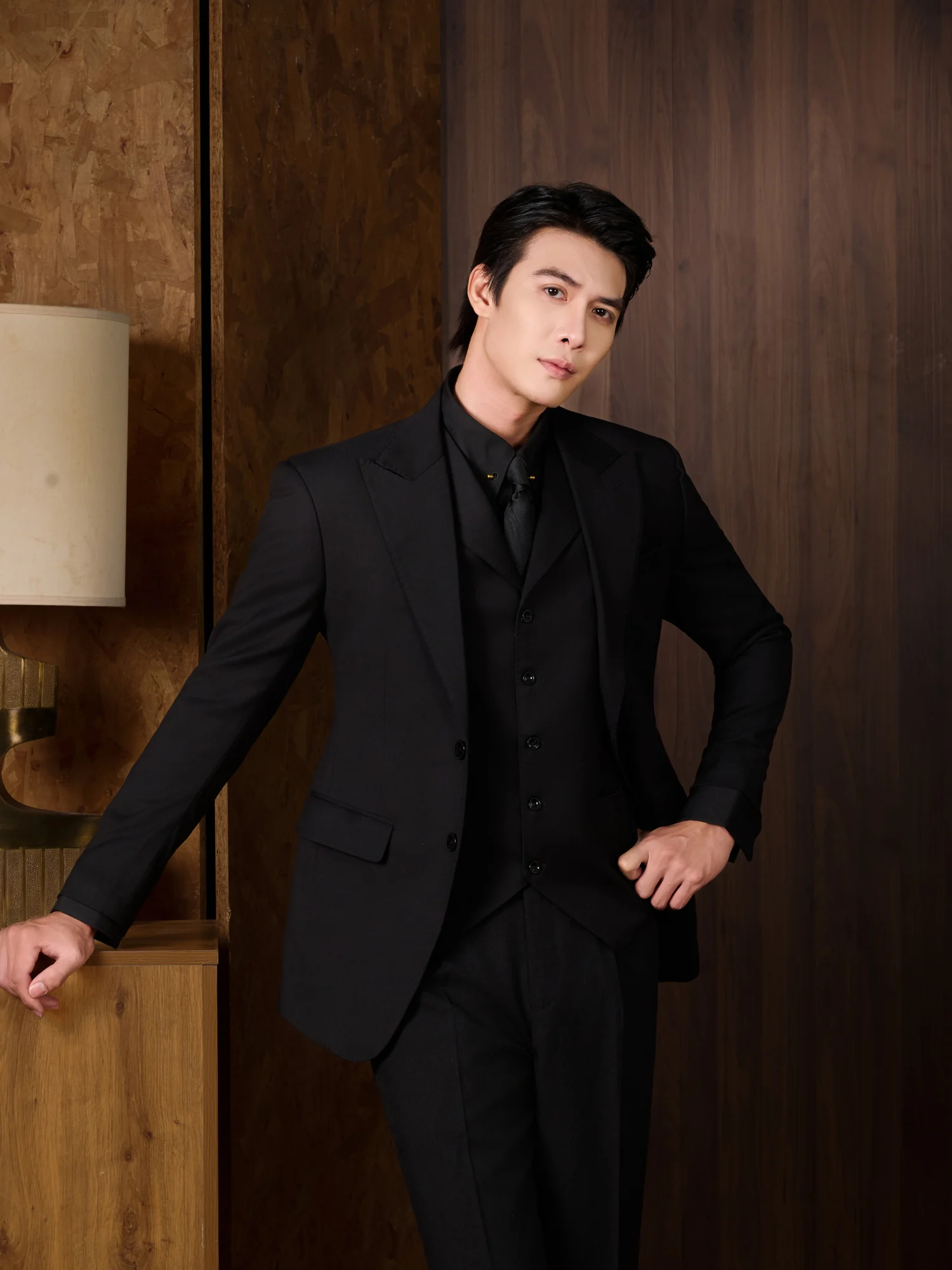 Suit Đen Classic