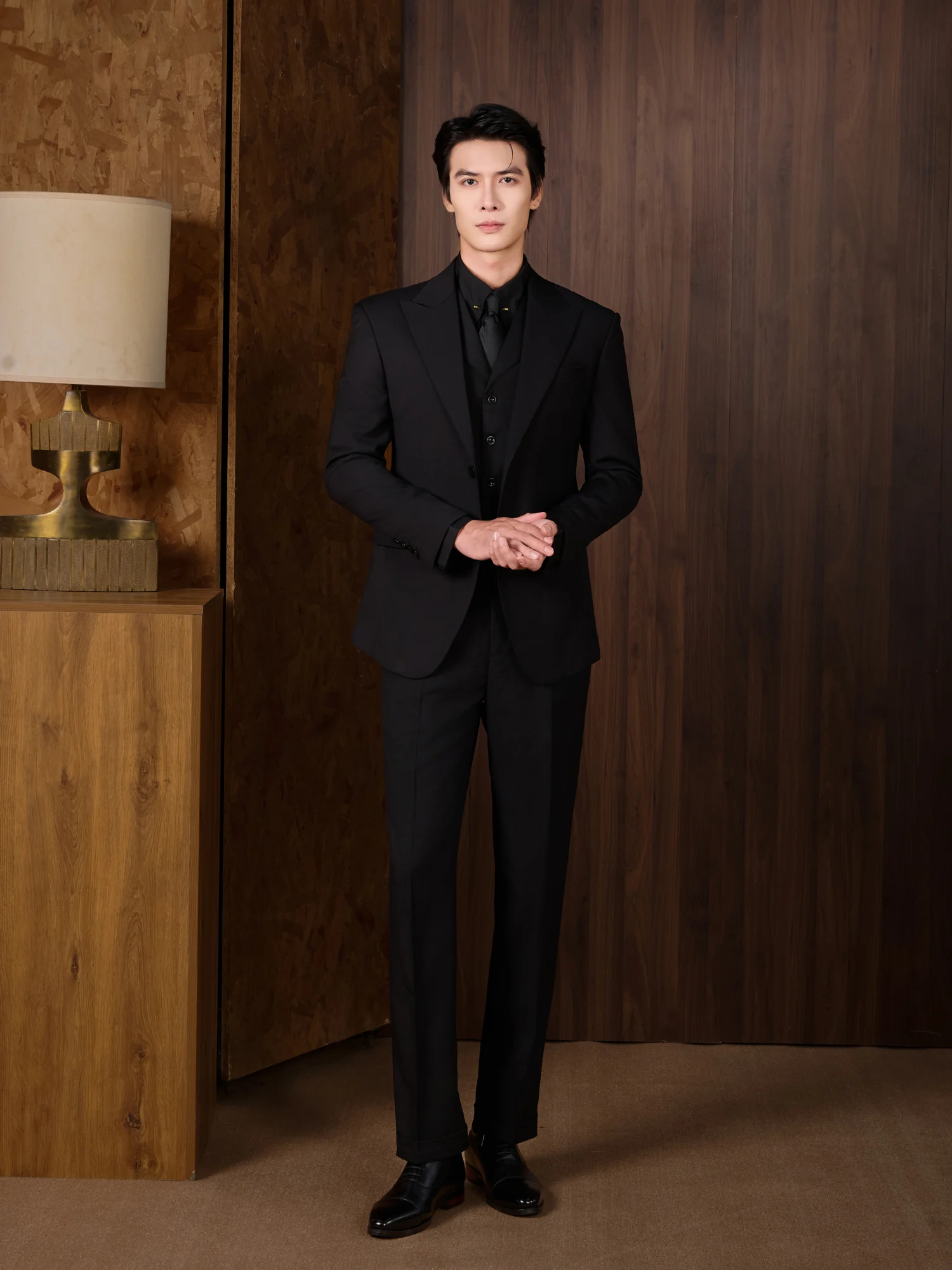 Suit Đen Classic